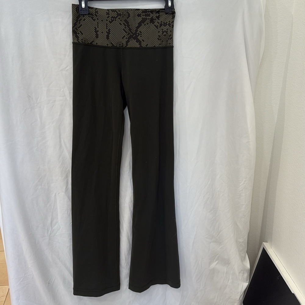 Lululemon Groove Pant green with snake skin long pant see measurements - Picture 2 of 5